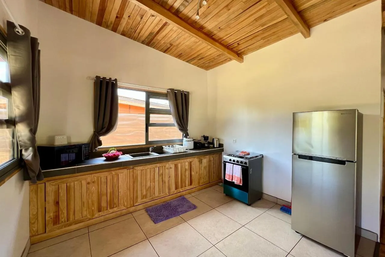 Haapiti Fare Tau Otaha - Comfy Cabin W Private Beach Access בקתה